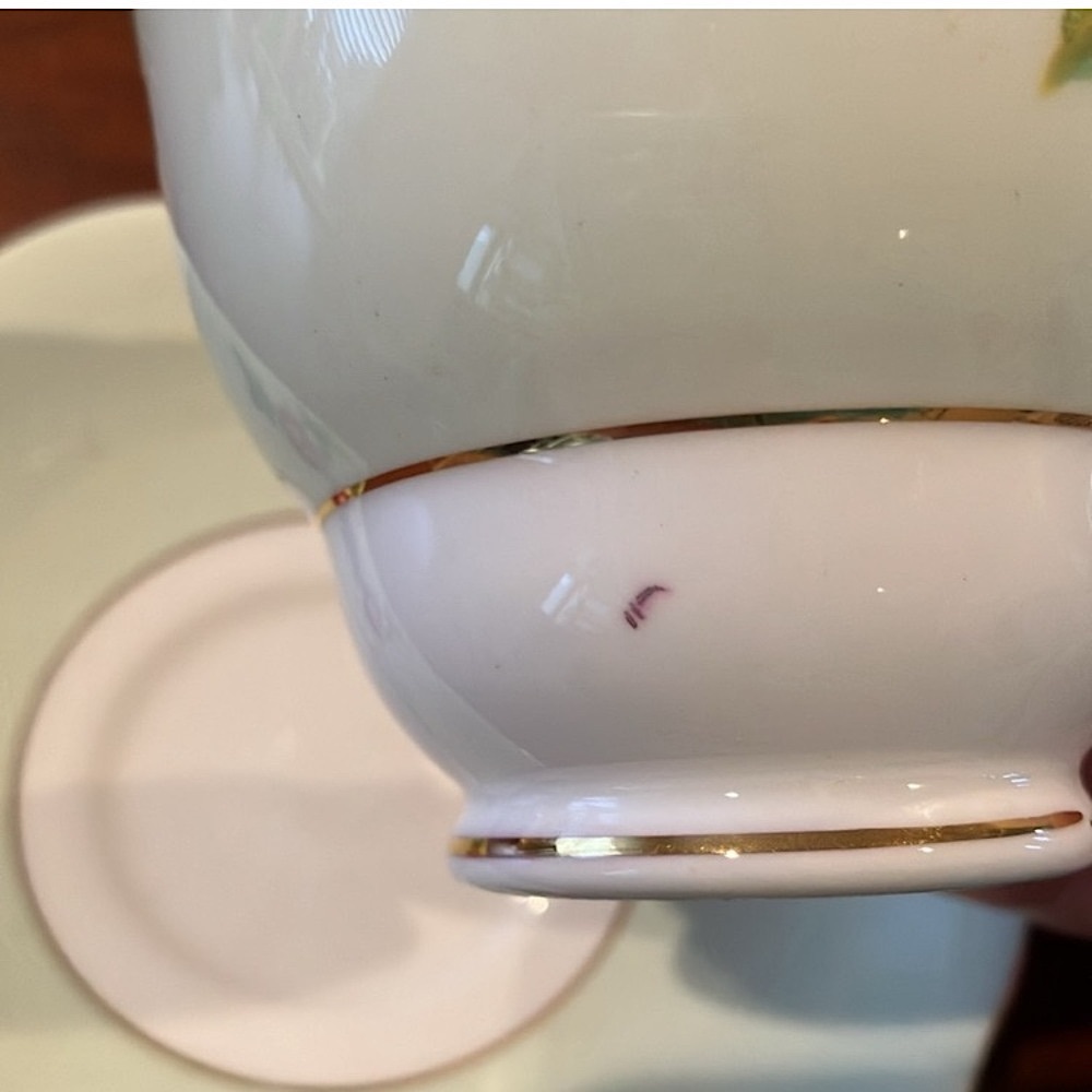 Colclough vintage bone China tea cup & saucer, pink roses on green & white - Picture 9 of 11